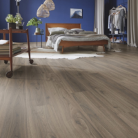 Pavimento in Laminato KRONOFLOOR CLIC AC4 col. 4757 Noce Autentico Plancia  <br><span style="color:red">(€21,50 /mq)</span>